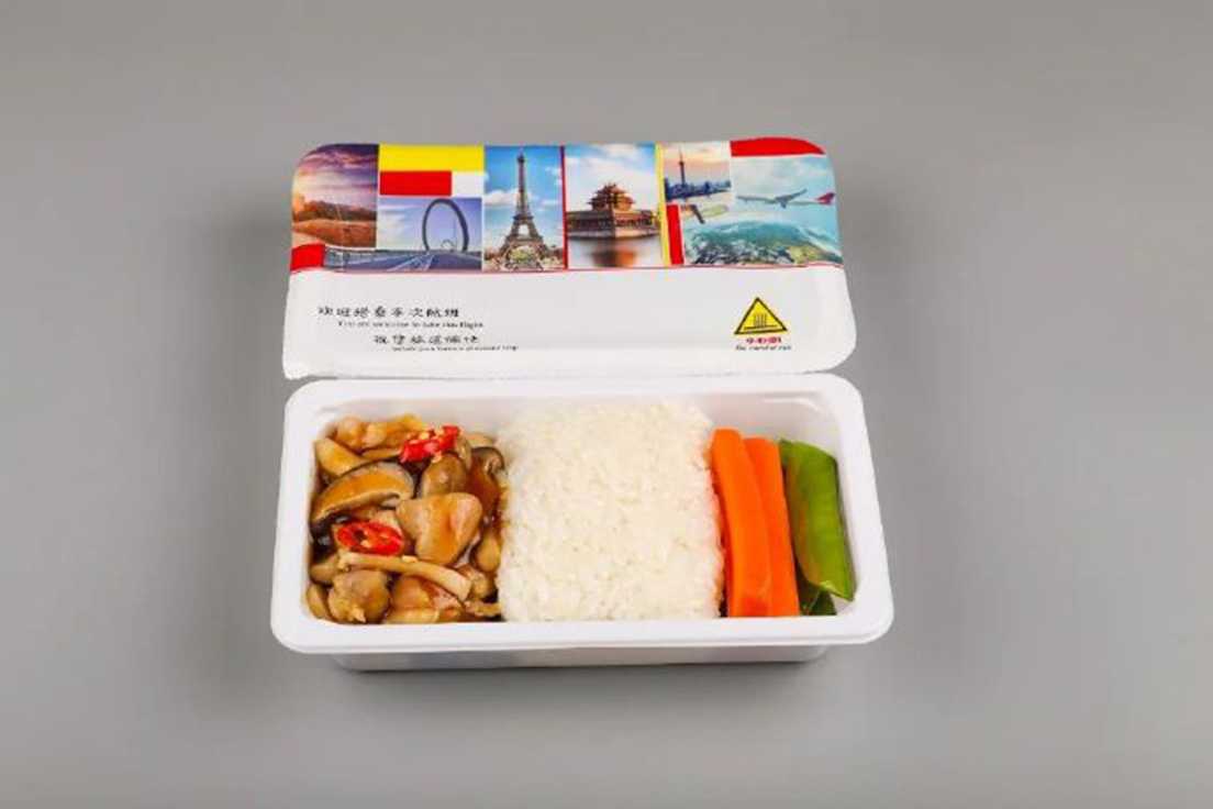 專業定制:呂工機械航空餐盒封口機,賦能中央廚房自動化升級