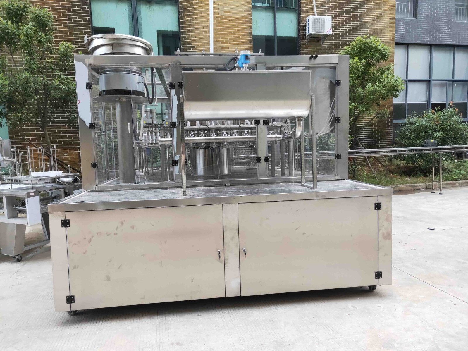 1727139335781898.jpg LG-900 斜嘴袋灌裝旋蓋機(jī).jpg